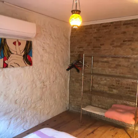 Ozzy Homes Apartment *